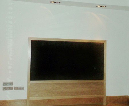 Diseño cabecero en madera y tapicería